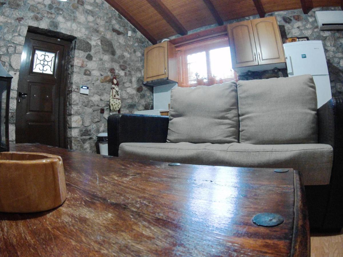 Villa Patras Stonehouse With Large Yard - Πέτρινο Σπίτι Με Αυλή Paralía Exterior foto