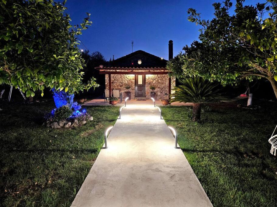 Villa Patras Stonehouse With Large Yard - Πέτρινο Σπίτι Με Αυλή Paralía Exterior foto