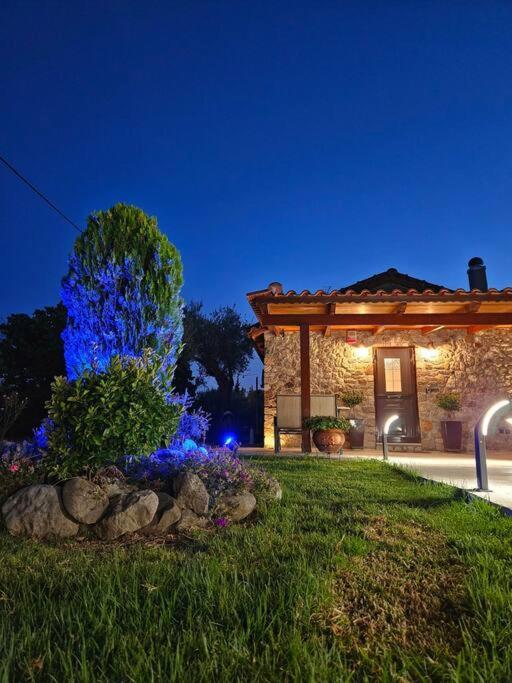 Villa Patras Stonehouse With Large Yard - Πέτρινο Σπίτι Με Αυλή Paralía Exterior foto